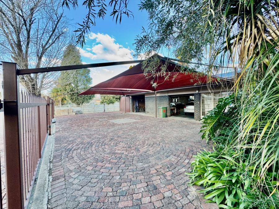 6 Bedroom Property for Sale in Baillie Park North West